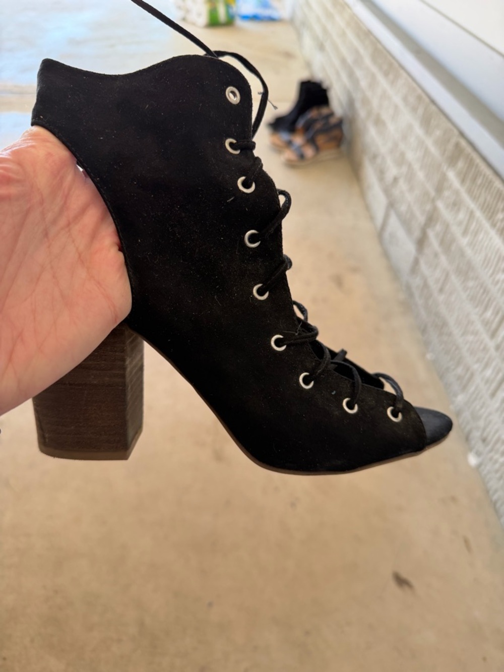Carlos Santana Black Lace-Up Open-Toe Sandals - Picture 4 of 7